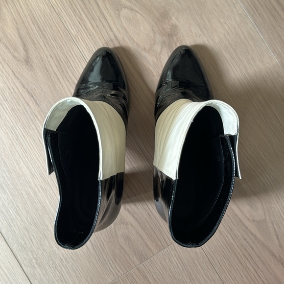 Vintage Chanel Black And White Leather Booties - Picture 6 of 13
